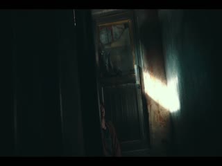 坐白车的女人
