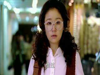 姐姐立正向前走
